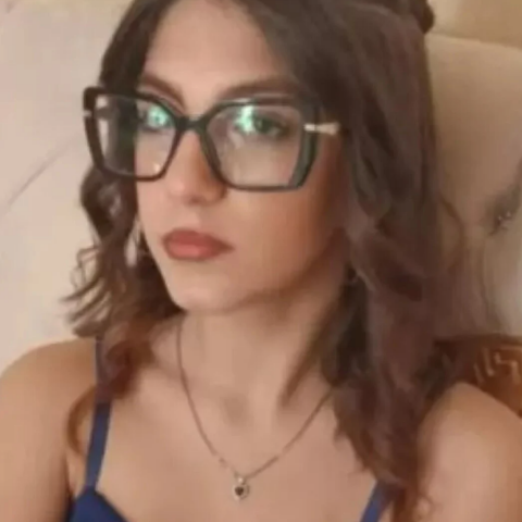 Χτυπώντας τη με πέτρα στο κεφάλι την τραυμάτισε θανάσιμα κι έκρυψε το πτώμα της σε εγκαταλελειμμένο κτίριο, σε επαρχία της Νάπολη 