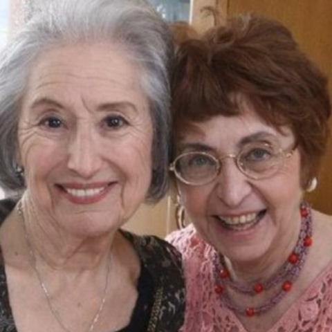 Η Έφη Παπαθεοδώρου, η γνωστή σε όλους ως «Θεοπούλα», μίλησε για τη δυσκολία της να ξαναζήσει σκηνές από τη δημοφιλή σειρά «Στο Πάρα Πέντε»