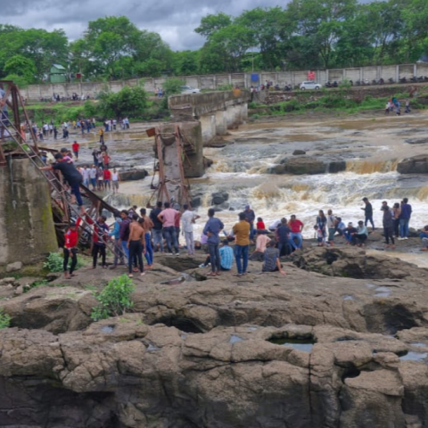 Νέα τραγωδία στην Ινδία: Νεκροί και τραυματίες μετά από κατάρρευση γέφυρας