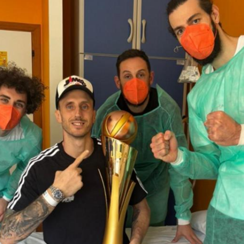 Απών από το γήπεδο, αλλά όχι μόνος: Οι παίχτες της Βίρτους Μπολόνια δεν ξέχασαν τον Πολονάρα