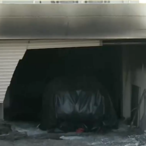 Θεσσαλονίκη: Λαμπάδιασε υβριδικό αυτοκίνητο σε υπόγειο πάρκινγκ στη Θέρμη