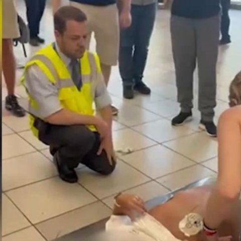 Ρόδος: Άνδρας έπαθε ανακοπή στο αεροδρόμιο και τον επανάφεραν με ΚΑΡΠΑ στη ζωή 