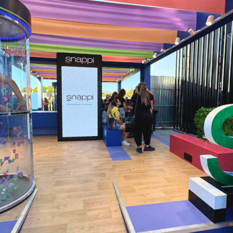 Snappi: Η Foxy Lady ζωγραφίζει στο πιο iconic booth του Release Athens