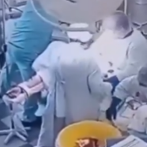 Σεισμός στη Ρωσία: Απίστευτες σκηνές με γιατρούς που δεν εγκαταλείπουν το χειρουργείο