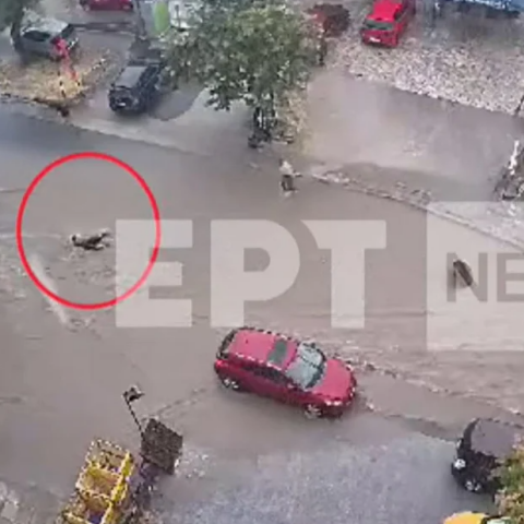 Θεσσαλονίκη: Γυναίκα παρασύρθηκε από χείμαρρο - «Δεν μπορούσα ούτε να γυρίσω»