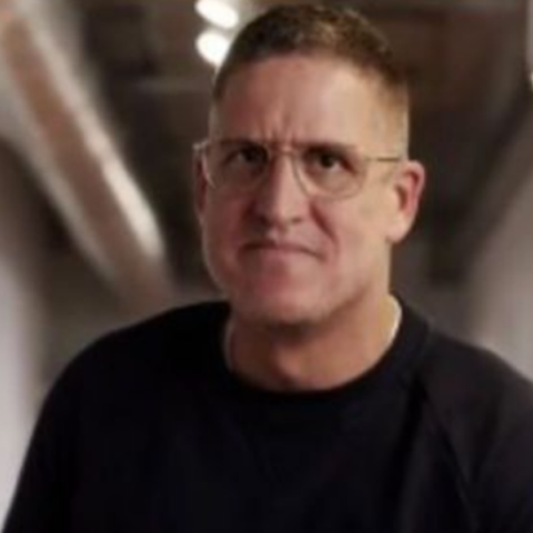 Τομ Γκρίνγουντ:  Παραμένει σε ΜΕΘ ο δισεκατομμυριούχος μετά το τροχαίο στη Μύκονο - «Έπεσαν οι πέτρες πάνω του»