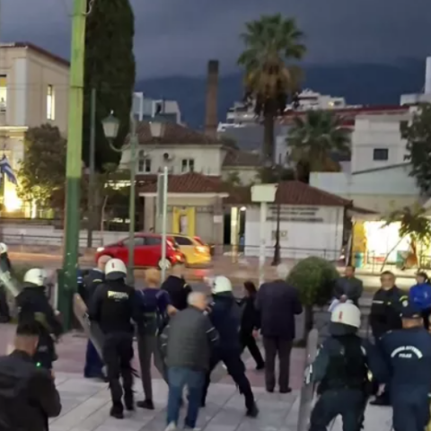 Ένταση προς το τέλος της εκδήλωσης για την Κίμπερλι Γκίλφοϊλ - 14 προσαγωγές