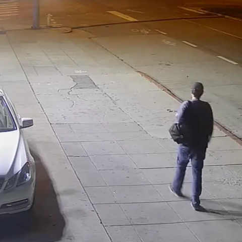 Καρέ-καρέ πριν τη δολοφονία: Το βίντεο που «δείχνει» τον Νικ Ράινερ στην περιοχή λίγο πριν το έγκλημα