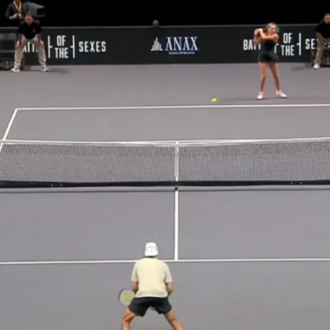 Ο Νικ Κύργιος ήταν ο νικητής στον αγώνα επίδειξης με αντίπαλη την Αρίνα Σαμπαλένκα