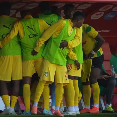 Απίθανο σκηνικό στο Κόπα Άφρικα: Παίκτες του Μπενίν… έκρυψαν συμπαίκτη τους για να αλλάξει σορτσάκι