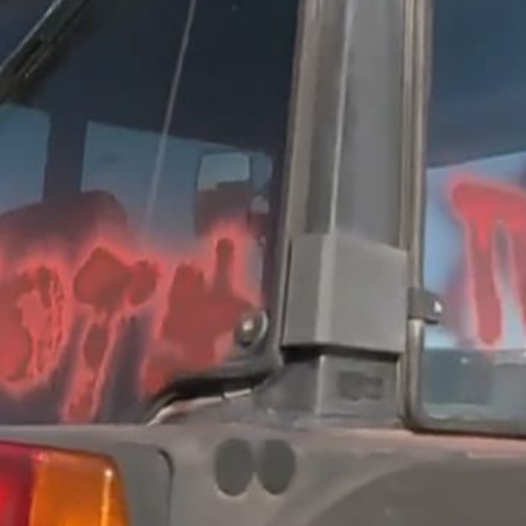 «Βάνδαλοι και τραμπούκοι» - Οργή Παύλου Μαρινάκη και Άδωνι Γεωργιάδη για τα τρακτερ που βανδαλίστηκαν