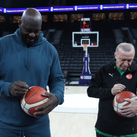 Ερντογάν: Έπαιξε μπάσκετ με τον Σακίλ Ο’Νιλ στην Κωνσταντινούπολη