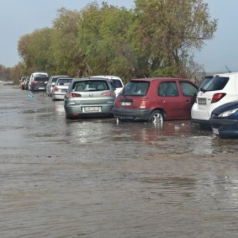 Χίος: Θυελλώδεις άνεμοι με ριπές 10 μποφόρ πλήττουν από το πρωί το νησί