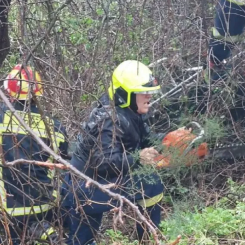 Σοβαρό τροχαίο στα Χανιά: Αυτοκίνητο έπεσε σε γκρεμό - Εγκλωβίστηκαν οι επιβάτες