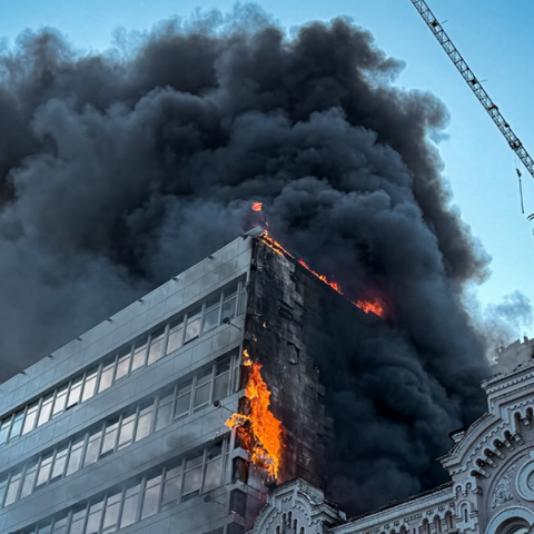 Στις φλόγες η Ακαδημία Επιστημών στο Κίεβο μετά από πλήγμα ρωσικού drone - Μια νεκρή και τρεις τραυματίες