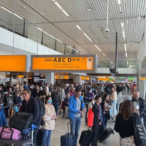 Βρετανία: Συνεχίζονται οι εικόνες χάους στα βρετανικά αεροδρόμια