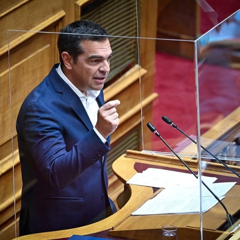 Τσίπρας: Ο πρωθυπουγός κάνει το μαύρο άσπρο