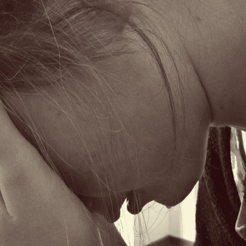 Γυναίκα κλαίει