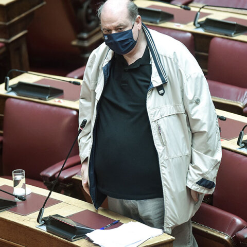 Να κλείσουν την οθόνη και να χαρούν τον χιονιά προτρέπει τους μαθητές ο Ν. Φίλης	