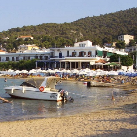 Άντρας πέθανε στη θάλασσα στο Αγκίστρι μπροστά στη γυναίκα του