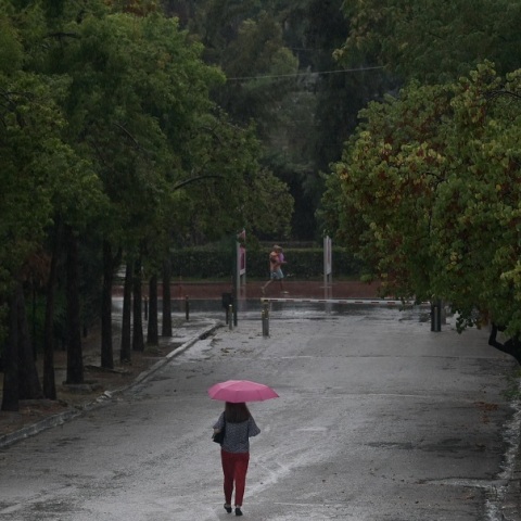 Κακοκαιρία στη χώρα με βροχές και καταιγίδες