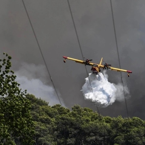 Στη μάχη της κατάσβεσης οι Ένοπλες Δυνάμεις