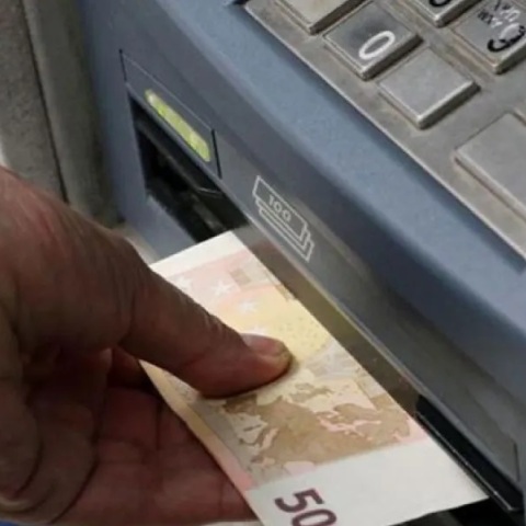 Χρήματα σε ΑΤΜ