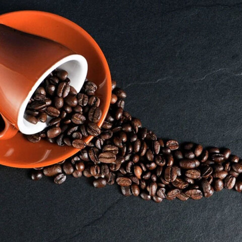 Ο καφές κοστίζει περισσότερο τον τελευταίο χρόνο, καθώς η τιμή του αυξήθηκε στην Ευρωπαϊκή Ένωση