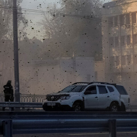 Mπάραζ ρωσικών επιθέσεων στο Κίεβο και άλλες πόλεις