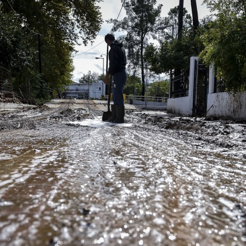 Ισχυρές λασποβροχές και καταιγίδες στο μεγαλύτερο μέρος της χώρας