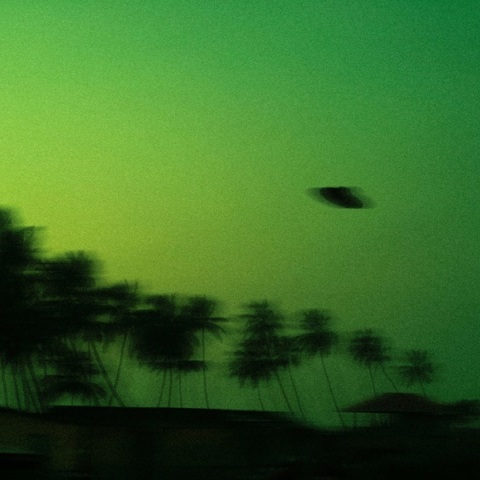 Επεξεργασμένη εικόνα του ουρανού με ένα «διαστημικό» όχημα