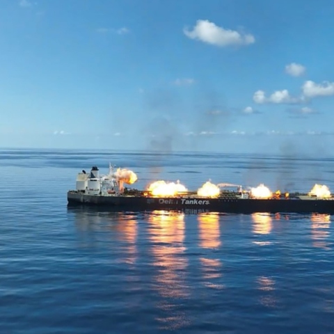 πλοιο ανατιναζεται