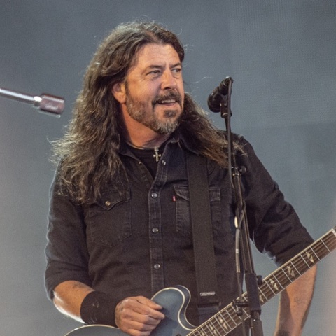 Ντέιβ Γκρολ: Ο τραγουδιστής των Foo Fighters μαγείρεψε για τους πυρόπληκτους στο Λος Άντζελες