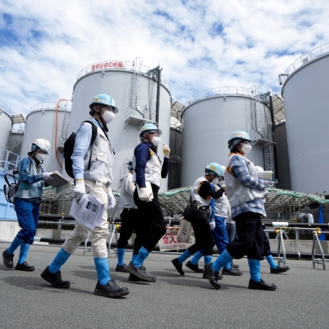 Ιαπωνία: Εργαζόμενοι στο πυρηνικό εργοστάσιο της Φουκουσίμα