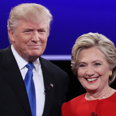 Ντόναλντ Τραμπ και Χίλαρι Κλίντον στο ντιμπέιτ του 2016