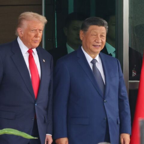 ΗΠΑ-Κίνα: Ο Ντόναλντ Τραμπ και ο Σι Τζινπίνγκ συμφώνησαν σε μείωση δασμών και άρση περιορισμών στις εξαγωγές σπάνιων γαιών μετά από συνάντηση στη Νότια Κορέα.