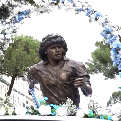 άγαλμα του Μαραντόνα