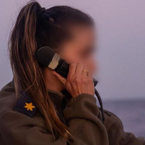 H πρώτη γυναίκα κυβερνήτης πυραυλακάτου