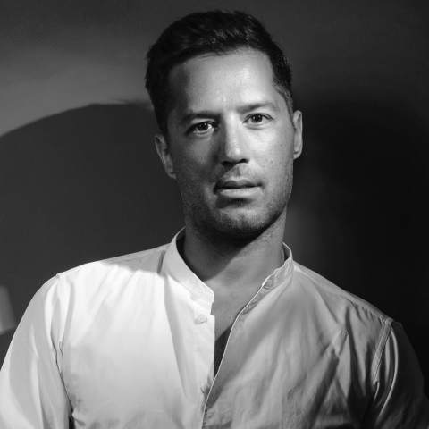 Ο Αδάμ Τσαρούχης στο Roof Stage του Gazarte