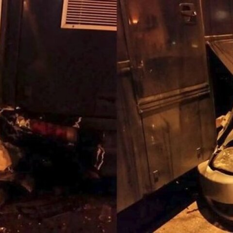 ΙΧ «καρφώνεται» σε κλούβα των ΜΑΤ στα Εξάρχεια 