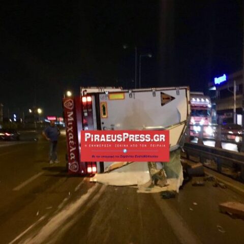 Ανατροπή νταλίκας στον Κηφισό 