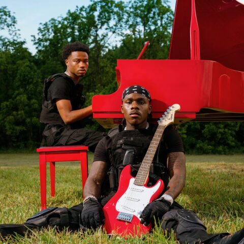 Οι rappers DaBaby και Roddy Rich στα γυρίσματα του βιντεοκλίπ "Rockstar"