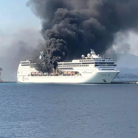 Κέρκυρα: Στις φλόγες το κρουαζιερόπλοιο MSC Lirica