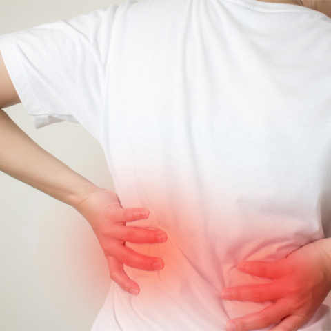 Πότε πρέπει να απευθυνθούμε σε γιατρό για τον πόνο στη μέση;