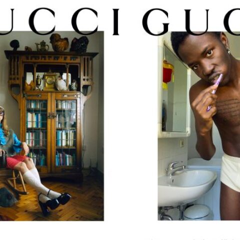 Γυναίκαι και άνδρας ποζάρουν σε διαφήμιση της Gucci