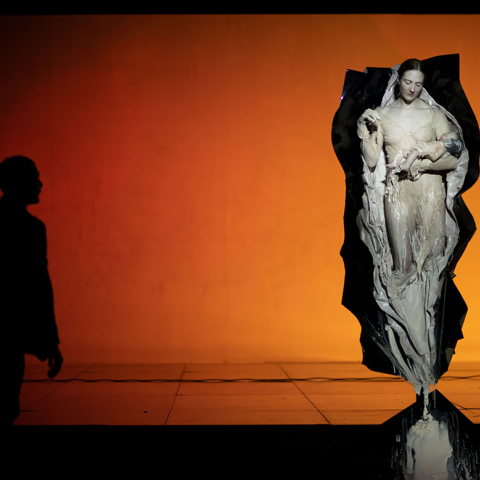 Ενυπώσεις από τη θεατρική παράσταση «Εγκάρσιος Προσανατολισμός» του Δημήτρη Παπαϊωάννου