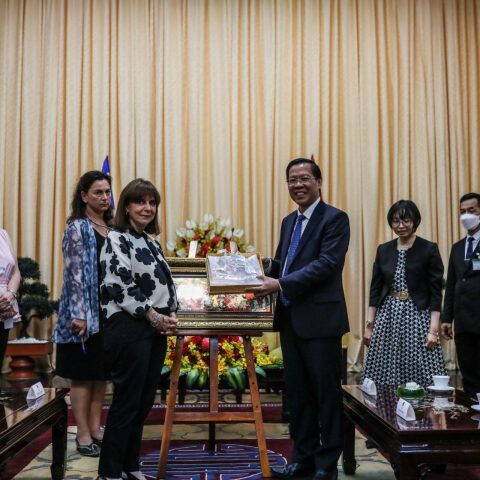 Η Κατερίνα Σακελλαροπούλου στην επίσκεψή της στο Βιετνάμ