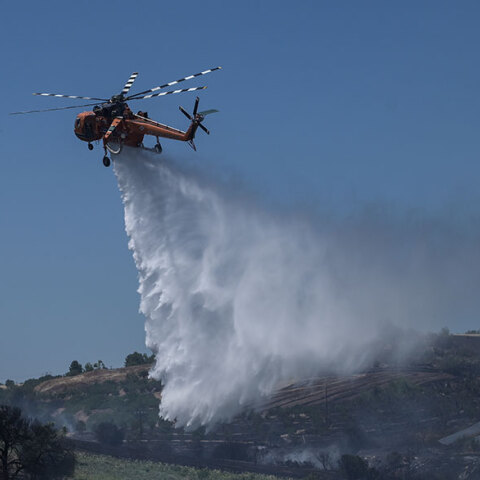 Μεγάλη φωτιά στο Λασίθι - Στη μάχη και εναέρια μέσα