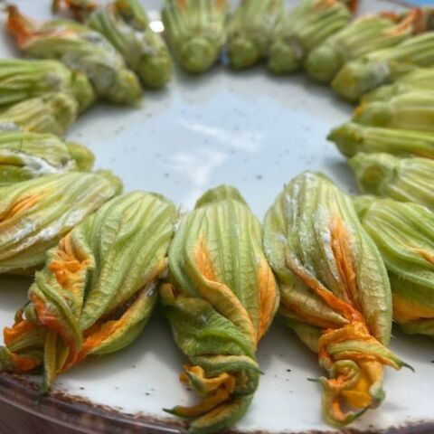 Κολοκυθοανθοί γεμιστοί με τυριά