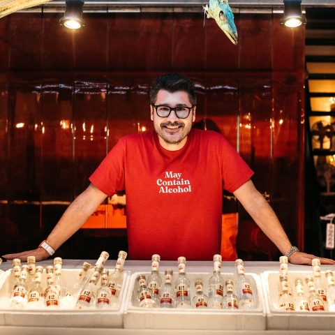 Ούζο - Λάμπρος Κωνσταντάρας